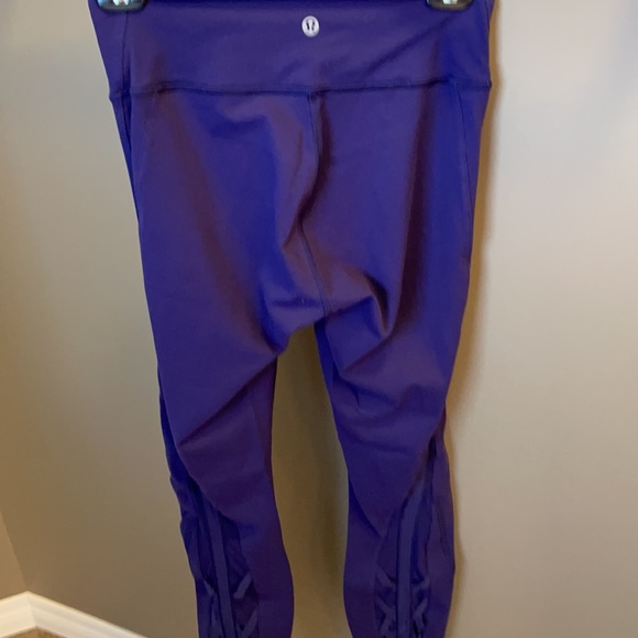 Lululemon Essential Rhythm Tight - Sz 6 - Picture 2 of 5